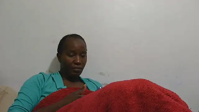 Snapshot of sluttylaura21 chatting on June 12, 2026, 5:32 pm sluttylaura21 online show from June 12, 2026, 5:32 pm