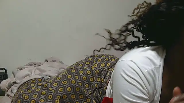 sluttylaura21 online show from September 23, 2025, 5:53 pm