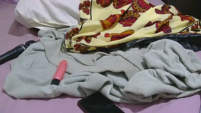 sluttylaura21 online show from October 22, 2025, 3:11 pm