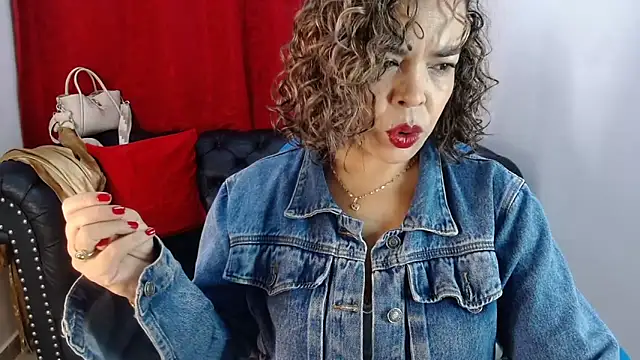 Snapshot of Abril_Beltran_ chatting on February 21, 2026, 10:01 pm Abril Beltran online show from February 21, 2026, 10:01 pm