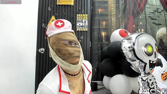 Snapshot of criss_21_ chatting on October 31, 2025, 11:18 am criss 21 online show from October 31, 2025, 11:18 am