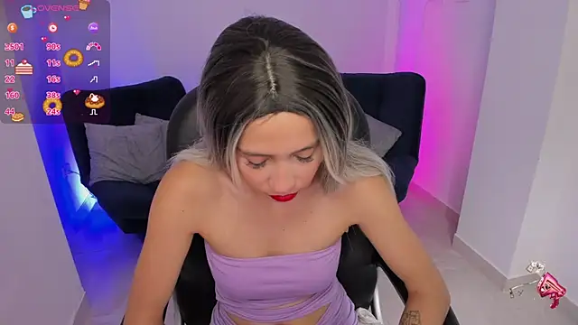 emilly smith 1 online show from May 5, 2026, 11:08 pm