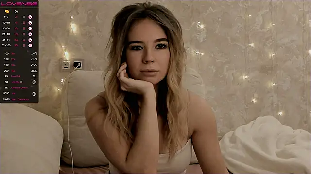 EvaSileZ online show from November 8, 2025, 2:31 pm