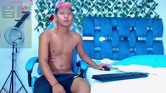 Hakim prettynigg online show from January 17, 2025, 6:02 pm