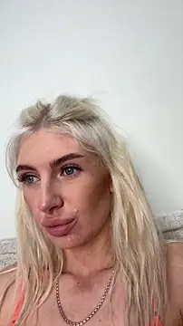 Snapshot of Mia_Roxie chatting on November 5, 2025, 2:47 am Mia Roxie online show from November 5, 2025, 2:47 am