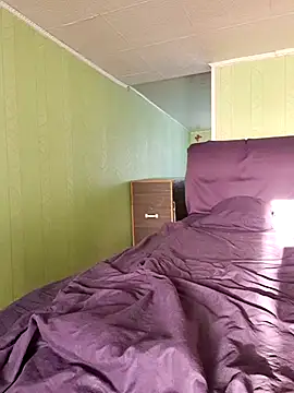 KiraXTender online show from February 3, 2026, 2:21 am