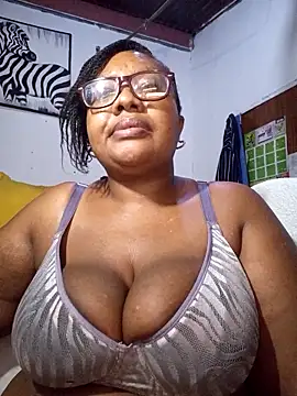 Snapshot of YELLOW_BONE chatting on February 24, 2026, 8:53 pm YELLOW BONE online show from February 24, 2026, 8:53 pm