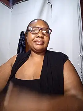 Snapshot of YELLOW_BONE chatting on October 10, 2025, 12:22 am YELLOW BONE online show from October 10, 2025, 12:22 am