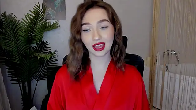 Snapshot of GracefulLook chatting on February 14, 2025, 7:33 pm GracefulLook online show from February 14, 2025, 7:33 pm