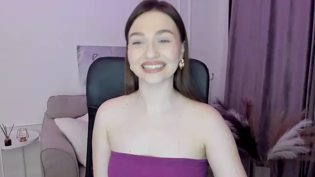 Snapshot of GracefulLook chatting on March 3, 2025, 6:03 pm GracefulLook online show from March 3, 2025, 6:03 pm