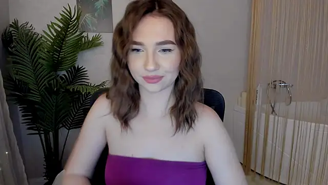 Snapshot of GracefulLook chatting on February 14, 2025, 10:36 pm GracefulLook online show from February 14, 2025, 10:36 pm