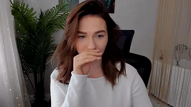 Snapshot of GracefulLook chatting on February 28, 2025, 10:09 am GracefulLook online show from February 28, 2025, 10:09 am