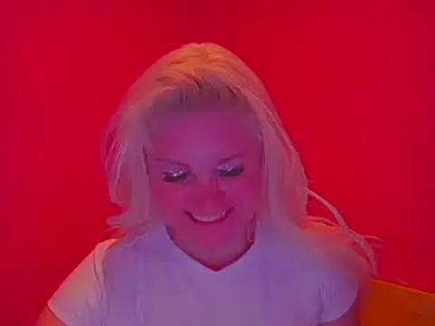 Snapshot of qvncrazy chatting on December 30, 2024, 5:48 am qvncrazy online show from December 30, 2024, 5:48 am