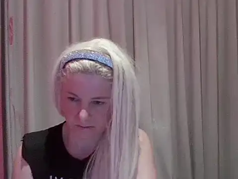 Snapshot of qvncrazy chatting on March 20, 2025, 11:05 am qvncrazy online show from March 20, 2025, 11:05 am