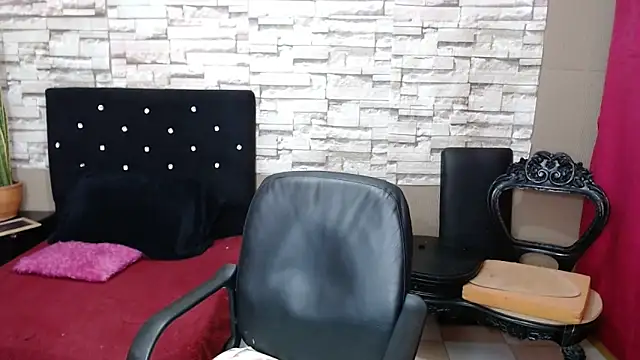 MarianaNight02 online show from February 10, 2026, 4:44 am