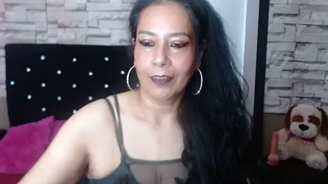 MarianaNight02 online show from October 27, 2025, 4:02 am