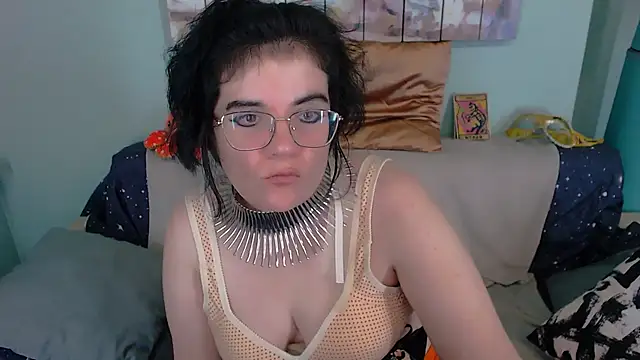 Snapshot of EverlyRays chatting on November 6, 2025, 8:35 pm EverlyRays online show from November 6, 2025, 8:35 pm