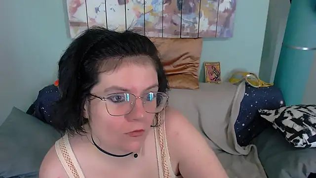 Snapshot of EverlyRays chatting on November 8, 2025, 12:09 pm EverlyRays online show from November 8, 2025, 12:09 pm