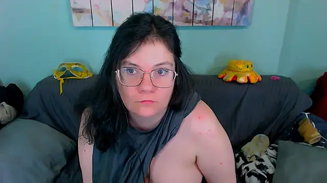 EverlyRays online show from April 28, 2026, 2:27 am
