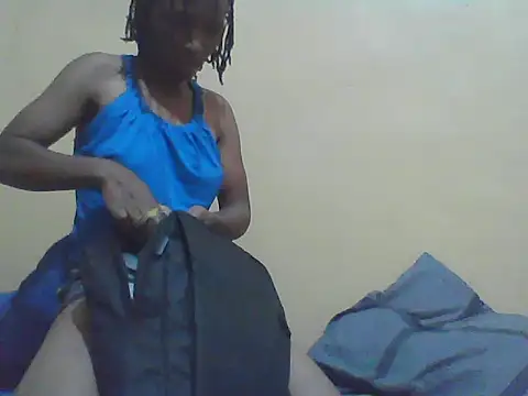 Smillie prety online show from December 19, 2025, 3:32 am