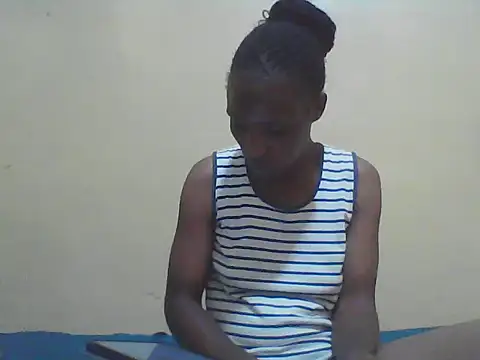 Snapshot of Smillie_prety chatting on February 16, 2026, 12:59 pm Smillie prety online show from February 16, 2026, 12:59 pm