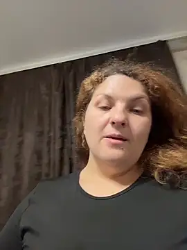 Taisia W online show from December 19, 2025, 8:00 pm