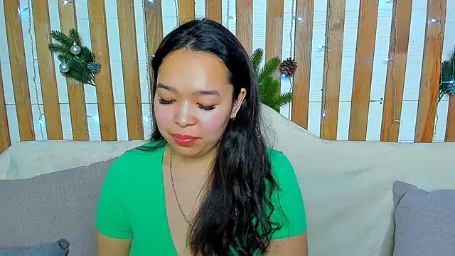 Snapshot of Kris_top_Lee chatting on December 9, 2024, 6:55 am Kris top Lee online show from December 9, 2024, 6:55 am