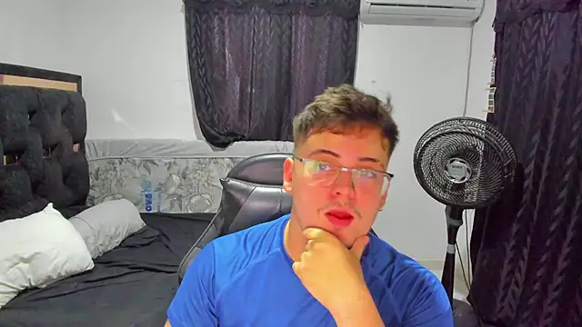 Snapshot of TylerMiuller chatting on December 15, 2025, 10:26 pm TylerMiuller online show from December 15, 2025, 10:26 pm