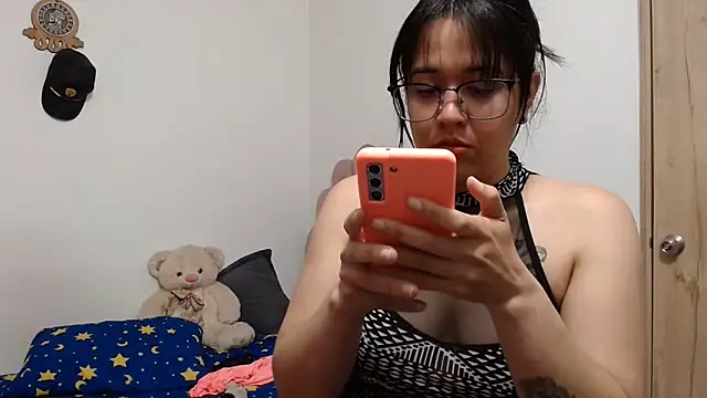 lady hot2xx online show from June 23, 2026, 1:47 am