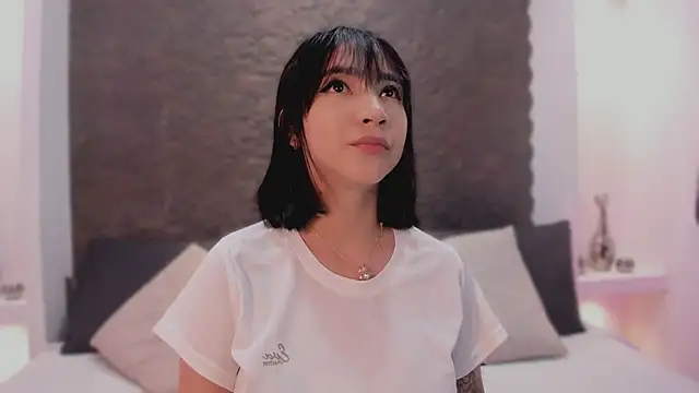 Snapshot of emma_woods_ chatting on October 19, 2025, 12:30 pm emma woods online show from October 19, 2025, 12:30 pm