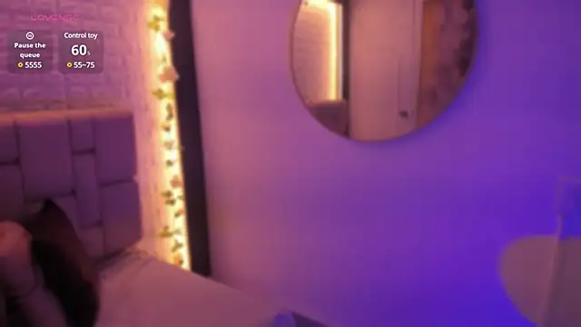 emma woods  online show from December 9, 2024, 3:33 pm