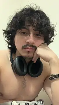 Snapshot of EdgingBalls_ chatting on November 10, 2025, 11:21 pm EdgingBalls online show from November 10, 2025, 11:21 pm