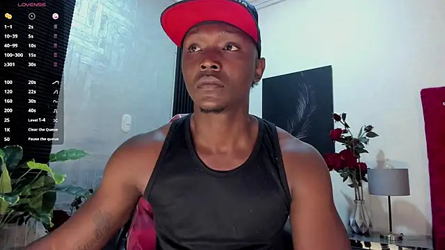 DannSmmith online show from November 28, 2025, 10:48 am