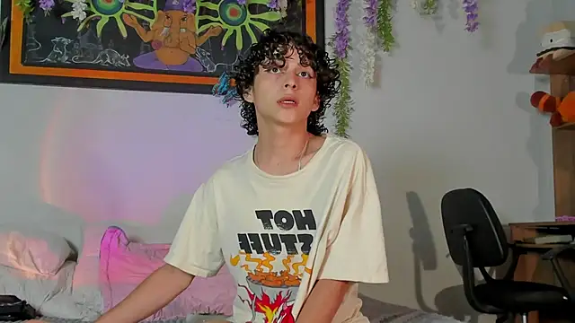 Snapshot of Cherry_boy_18 chatting on March 20, 2025, 2:08 am Cherry boy 18 online show from March 20, 2025, 2:08 am