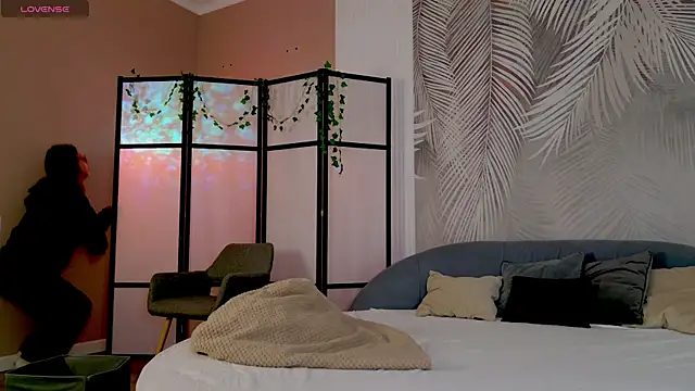 Marie Diaze online show from July 17, 2026, 5:04 am