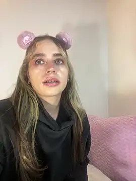 Snapshot of Natalia_Suarez chatting on October 31, 2025, 3:25 am Natalia Suarez online show from October 31, 2025, 3:25 am