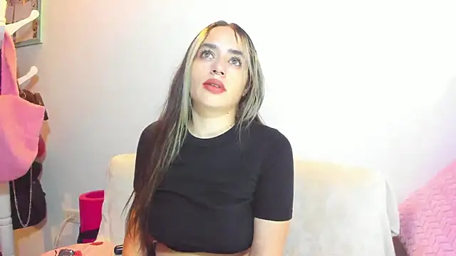 Snapshot of Natalia_Suarez chatting on November 4, 2025, 2:26 am Natalia Suarez online show from November 4, 2025, 2:26 am