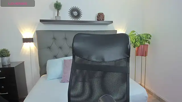 nataly rodri online show from November 12, 2025, 7:18 pm