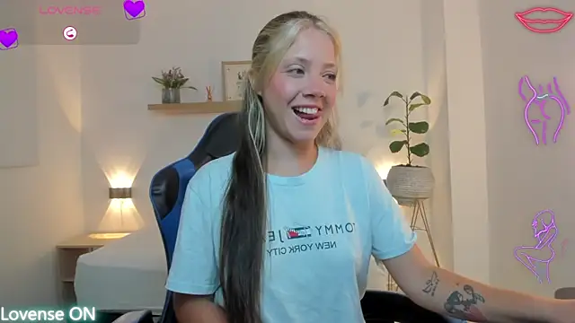 nataly rodri online show from April 24, 2026, 2:02 am