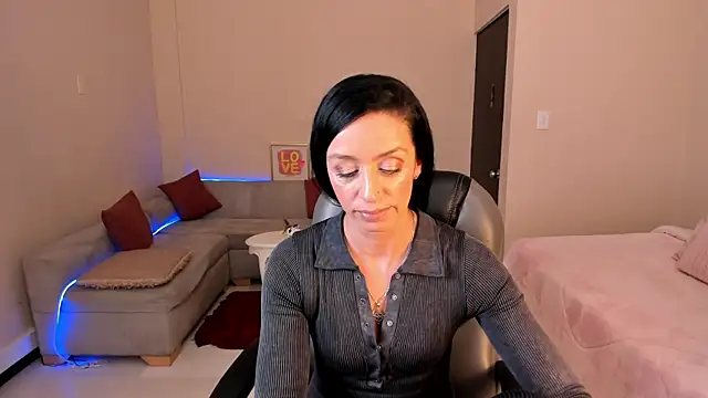 Snapshot of Kristen_Garner chatting on June 10, 2026, 8:32 pm Kristen Garner online show from June 10, 2026, 8:32 pm