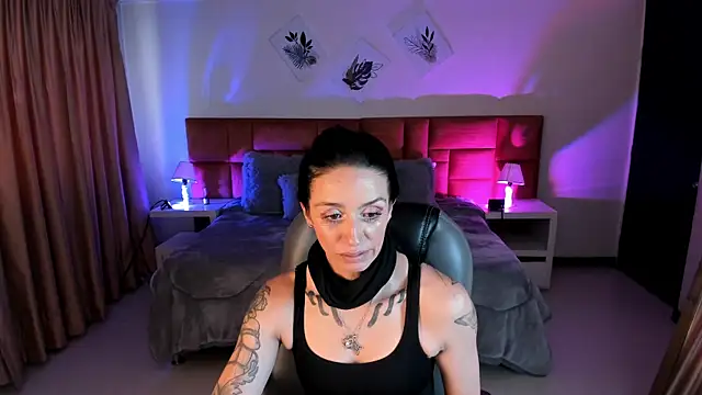 Kristen Garner online show from November 4, 2025, 7:39 pm