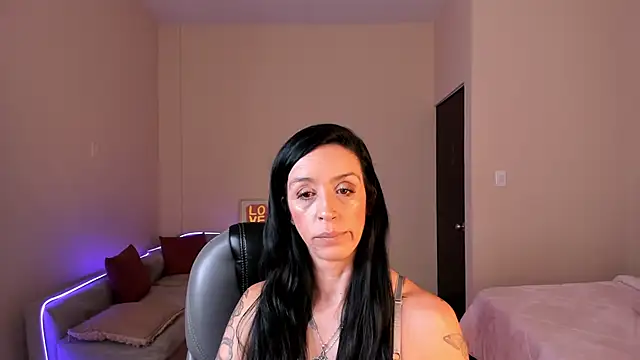 Snapshot of Kristen_Garner chatting on May 19, 2026, 7:32 pm Kristen Garner online show from May 19, 2026, 7:32 pm