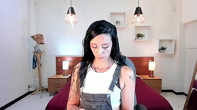 Kristen Garner online show from February 13, 2025, 8:45 pm