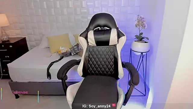 anny rouse24 online show from February 11, 2026, 2:22 am