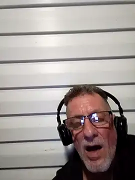 Snapshot of CoordinatedCheese1 chatting on July 29, 2026, 2:33 am CoordinatedCheese1 online show from July 29, 2026, 2:33 am