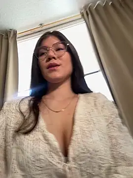 Snapshot of AmelieLaurent_ chatting on November 12, 2025, 3:05 pm AmelieLaurent online show from November 12, 2025, 3:05 pm