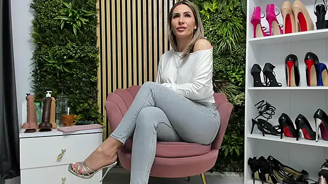 sweetcherry30 online show from May 17, 2026, 6:13 am