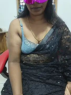 Snapshot of Malluivaniya chatting on December 3, 2025, 6:25 am Malluivaniya online show from December 3, 2025, 6:25 am