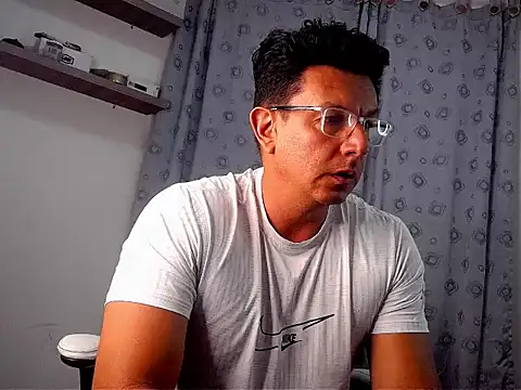 Snapshot of pedropicapi chatting on November 8, 2025, 11:30 pm pedropicapi online show from November 8, 2025, 11:30 pm