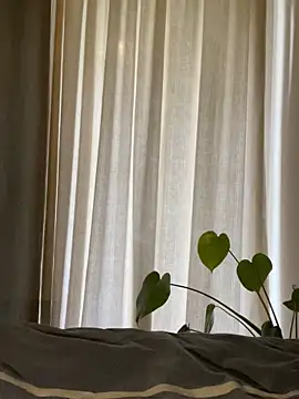 Snapshot of YesTheSexiest chatting on February 27, 2025, 3:59 pm YesTheSexiest online show from February 27, 2025, 3:59 pm